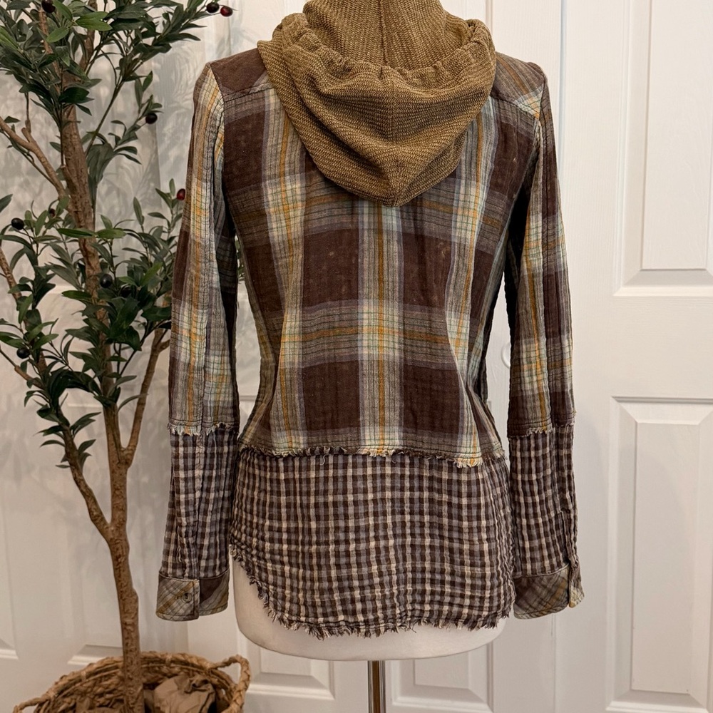 Hooded Button-Up Shirt Soft Plaid Raw Hemline - Picture 5 of 8